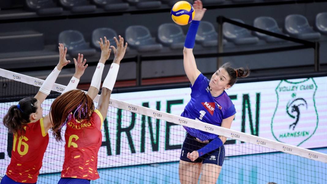 Sultanlar Ligi'ni sarsacak transfer: Plajın kraliçesini resmen açıkladılar 4